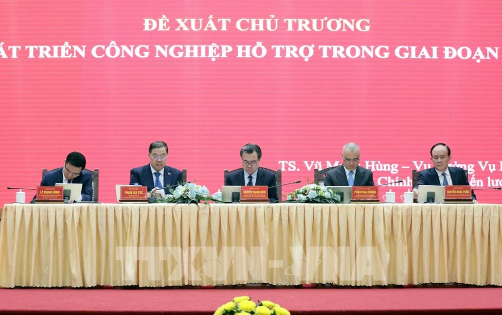 Chủ trì Hội thảo. (Ảnh: Tạ Toàn /TTXVN)