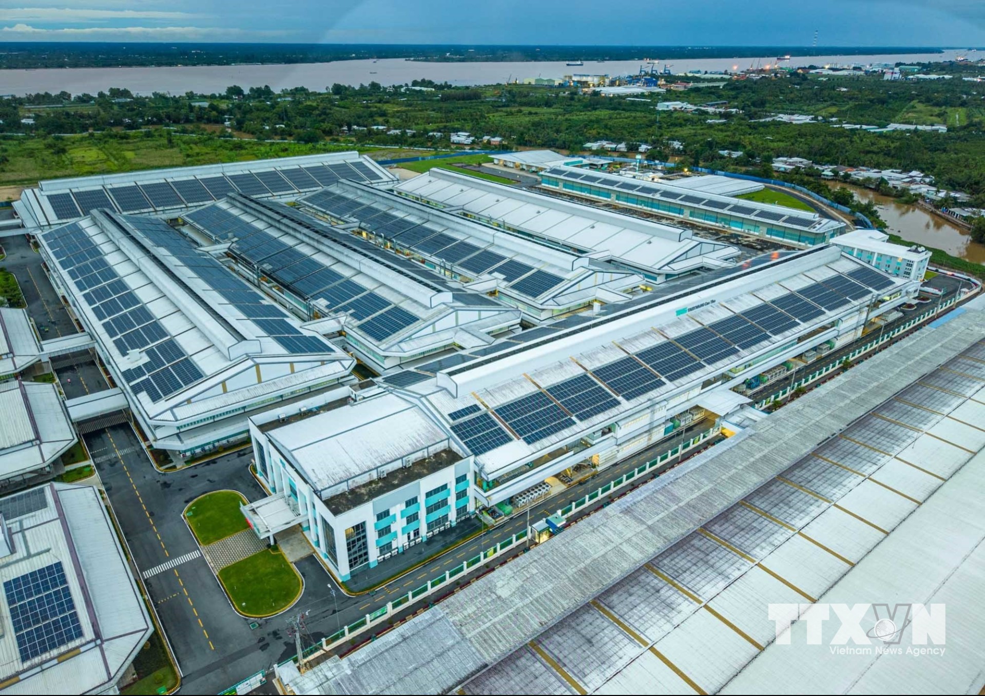 Cần Thơ đang đẩy mạnh phát triển các khu công nghiệp (KCN) theo hướng hiện đại, chuyên sâu, gắn với công tác xúc tiến, thu hút đầu tư và tạo việc làm. Thực hiện Nghị quyết số 57-NQ/TW, nhiều doanh nghiệp đã chủ động đổi mới sáng tạo, đầu tư công nghệ, tự động hóa, ứng dụng số hóa trong quản trị và sản xuất, qua đó từng bước đưa các KCN trở thành không gian công nghệ và đổi mới sáng tạo.