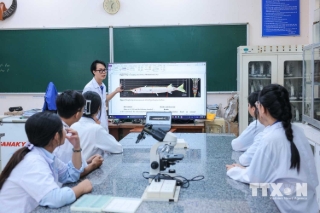 Thực hiện Nghị quyết 57-NQ/TW về phát triển khoa học, công nghệ, đổi mới sáng tạo và chuyển đổi số, Đại học Cần Thơ đang từng bước đổi mới đào tạo, nghiên cứu theo hướng gắn tri thức với thực tiễn, khơi dậy tinh thần sáng tạo của sinh viên. Năm 2026, sinh viên nhà trường đã tham gia hàng trăm đề tài nghiên cứu khoa học, từng bước đưa kiến thức vào các sản phẩm phục vụ đời sống, sản xuất.