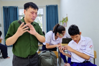 Khoa học công nghệ mở cửa tri thức cho học sinh khiếm thị