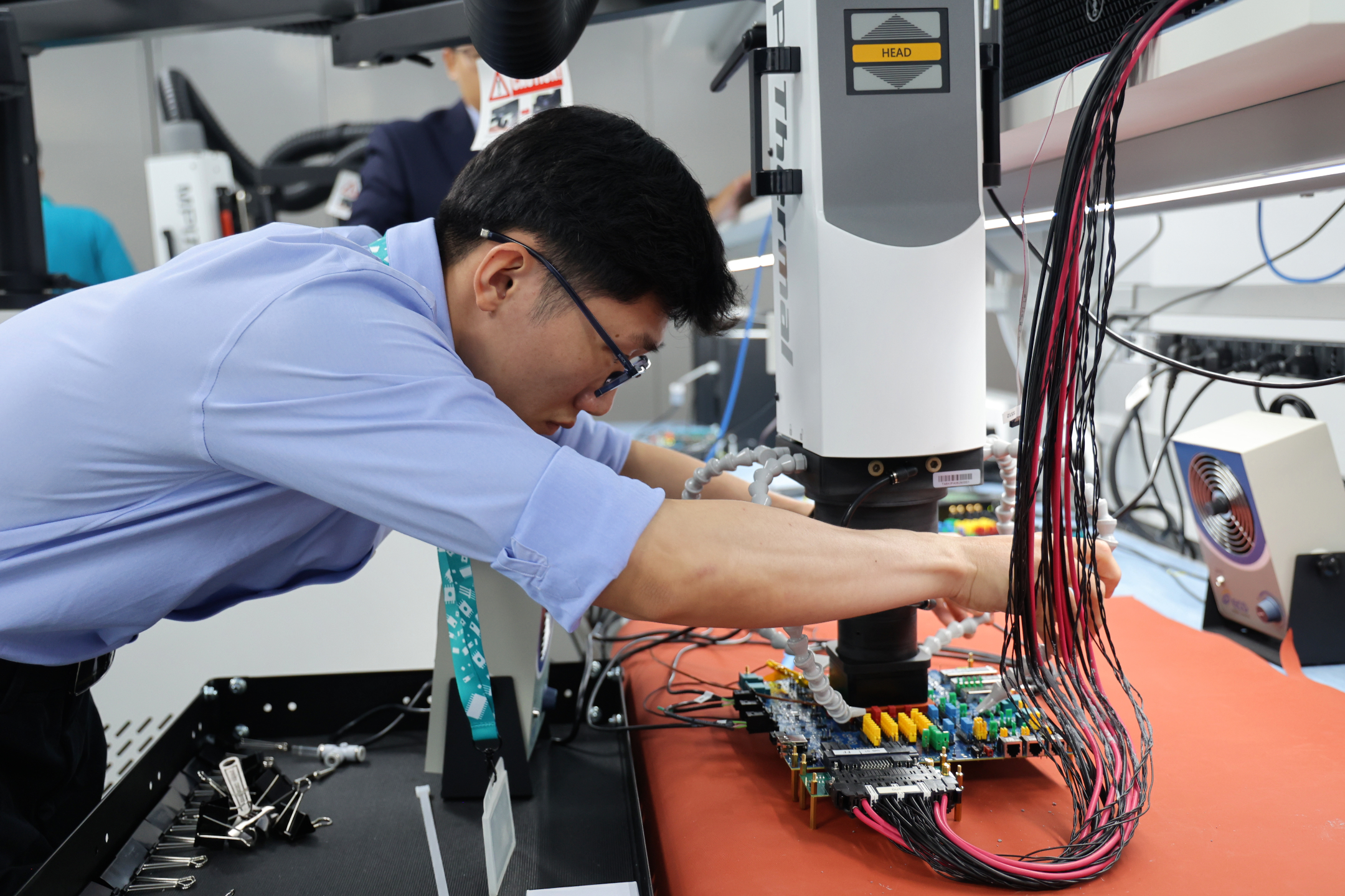 Hoạt động nghiên cứu và phát triển trong lĩnh vực bán dẫn tại TP Hồ Chí Minh. (Ảnh: Lưu Niệm/Báo Tin tức và Dân tộc) Media