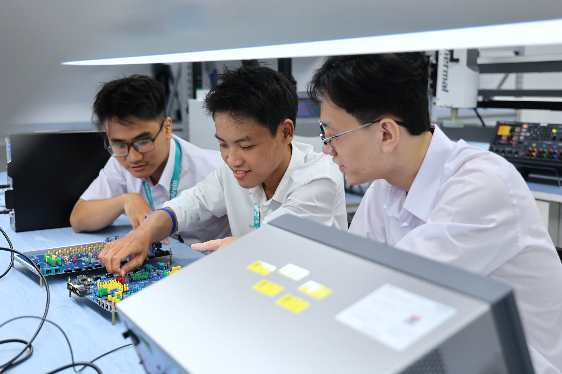 TP Hồ Chí Minh chú trọng phát triển hạ tầng nghiên cứu và nguồn nhân lực để nâng cao sức hút đầu tư công nghệ cao. (Ảnh: Lưu Niệm/Báo Tin tức và Dân tộc) Media