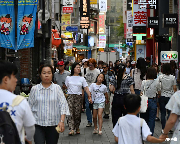 Một khu phố mua sắm tại thủ đô Seoul của Hàn Quốc. (Ảnh: AFP)