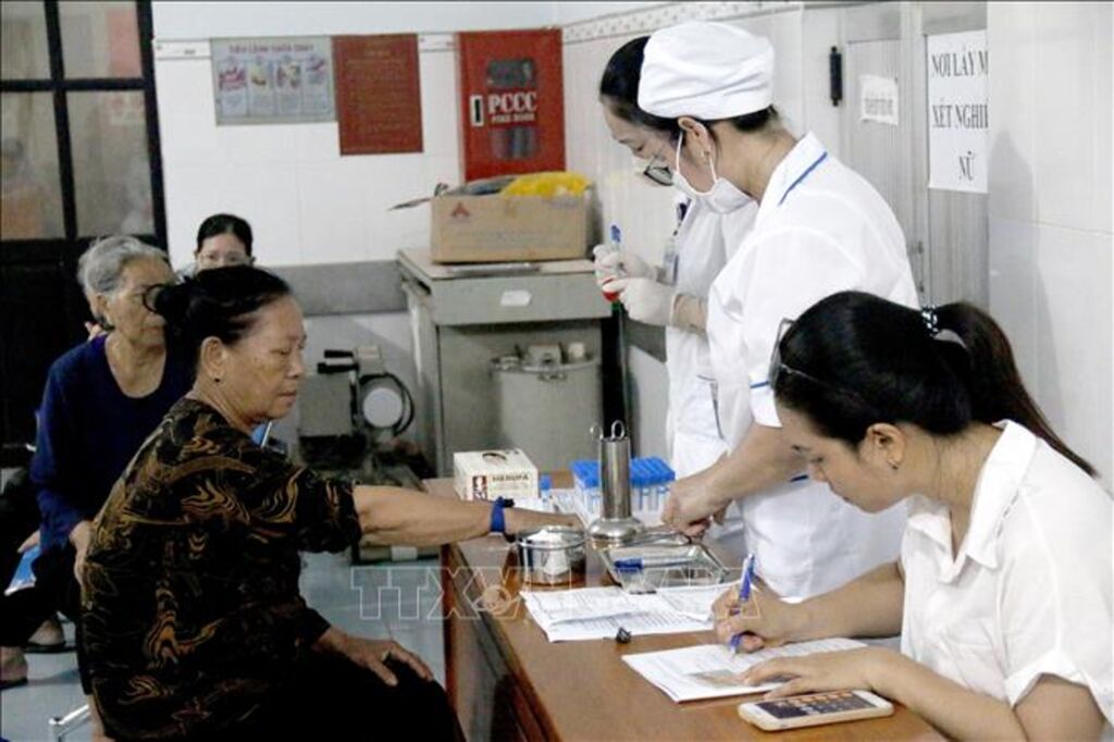 Đặc khu Phú Quý (Lâm Đồng) tổ chức khám cố định và khám lưu động tại các thôn, phục vụ khoảng 12.000 người dân trên đảo. (Ảnh: Hồng Hiếu/TTXVN).