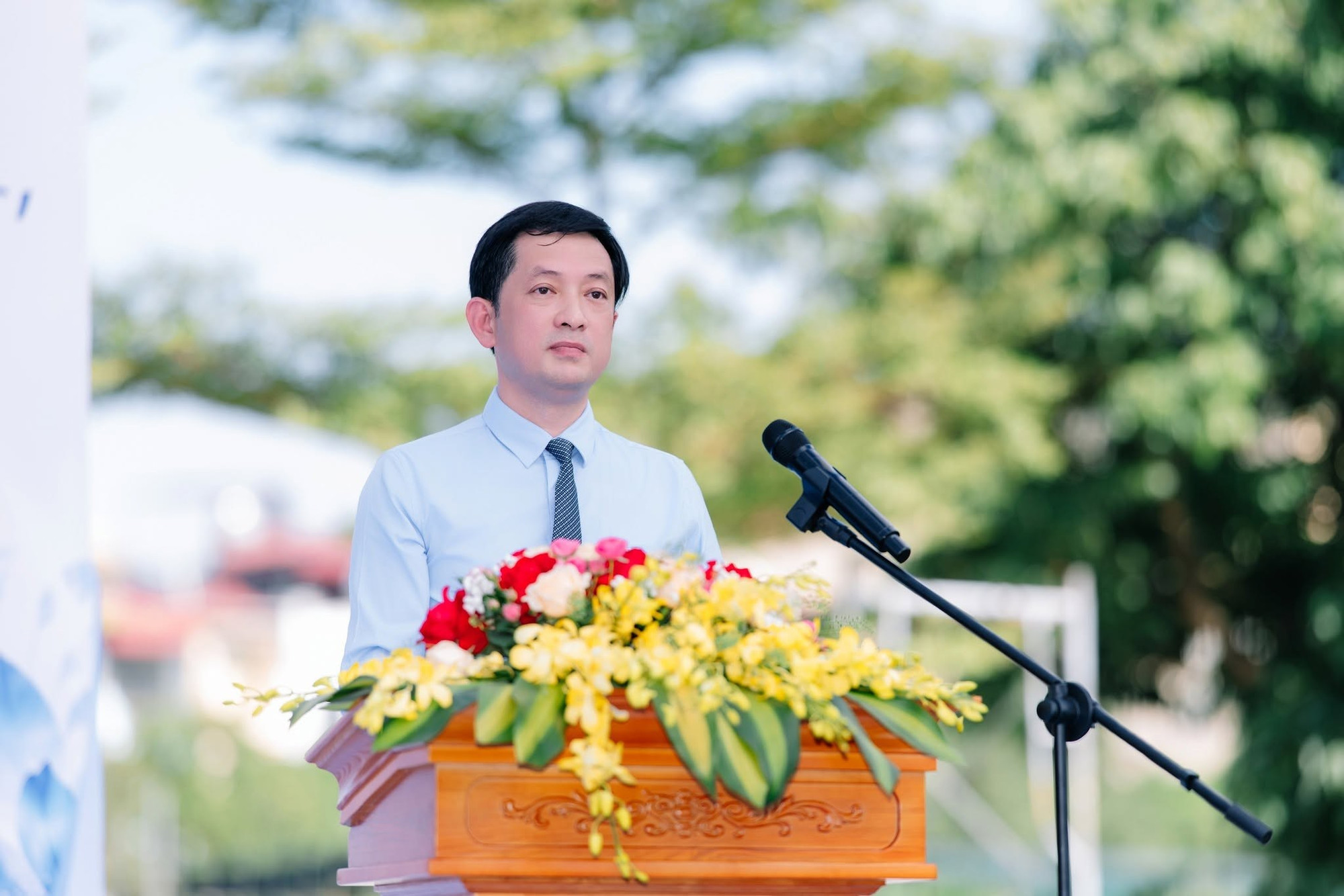 Thầy Trần Việt Hùng, Bí thư Đảng uỷ, Hiệu trưởng Trường Trung cấp nghề Giao thông công chính Hà Nội. (Ảnh: HT)