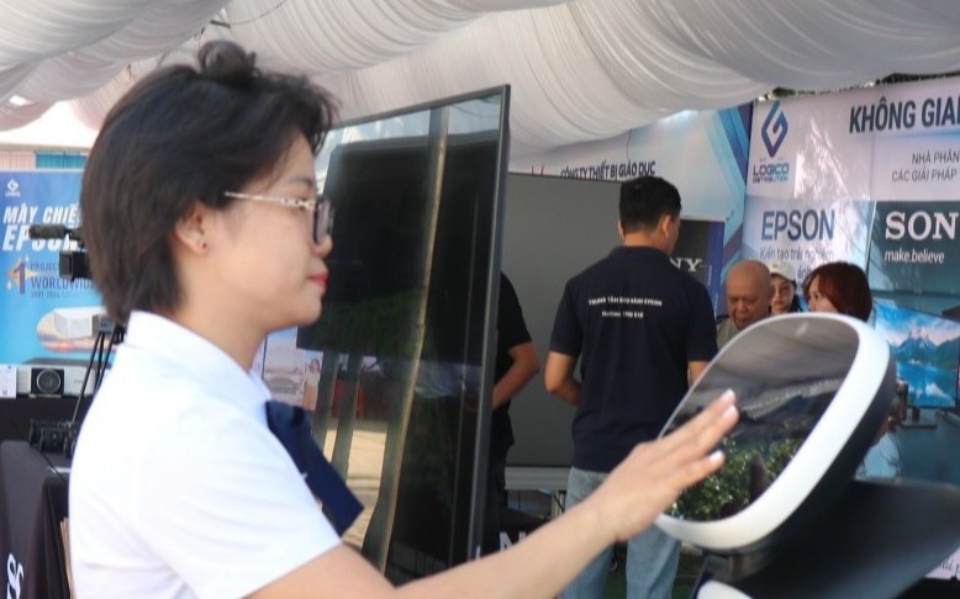 Từ không gian đổi mới sáng tạo, Kiosk dịch vụ công tại phường Bình Phước đến các hoạt động trải nghiệm STEM, hướng dẫn kỹ năng số ở xã Nha Bích, thành phố Đồng Nai đang từng bước đưa khoa học, công nghệ và chuyển đổi số vào đời sống. Những mô hình từ cơ sở góp phần khuyến khích sáng tạo và tạo điều kiện để người dân tiếp cận các tiện ích số thuận lợi hơn.