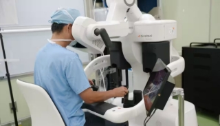 Nhật Bản lần đầu thử nghiệm thành công phẫu thuật từ xa bằng robot
