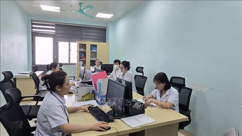 Năm 2026, bệnh viện chuyển đổi sang giai đoạn số hóa toàn trình, phòng làm việc không giấy. (Ảnh: Thanh Vân/TTXVN)