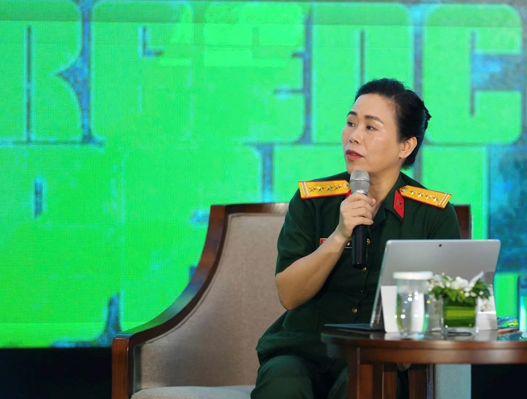 Đại tá Nguyễn Thị Sơn Bình chia sẻ kinh nghiệm của Viettel trong sử dụng năng lượng tiết kiệm hiệu quả. (Ảnh: A.N/Bnews/vnanet.vn)
