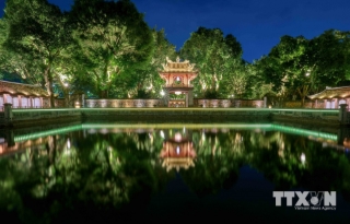 Thực hiện Nghị quyết 57-NQ/TW, Di tích Văn Miếu – Quốc Tử Giám từng bước đẩy mạnh số hóa hiện vật, công trình kiến trúc và các giá trị văn hóa phi vật thể, ứng dụng dữ liệu số vào công tác quản lý, bảo tồn và phát huy di sản. Các sản phẩm như sách 2D, 3D, video tái hiện danh nhân, trưng bày tương tác… góp phần lan tỏa giá trị di sản, nâng cao sức hấp dẫn của di tích đối với người dân và du khách.