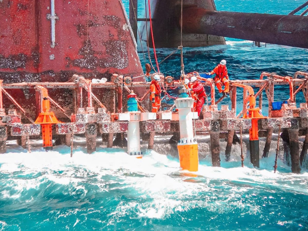Người lao động Petrovietnam ngoài giàn khoan. (Ảnh: Thuỳ Dương/Bnews/vnanet.vn) Người lao động Petrovietnam ngoài giàn khoan. (Ảnh: Thuỳ Dương/Bnews/vnanet.vn)