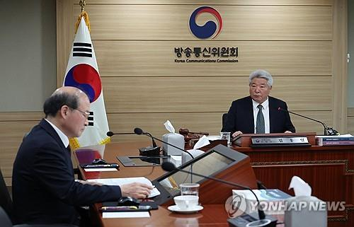 Hàn Quốc phạt Alphabet và Apple tổng cộng 63,7 tỷ won. (Ảnh: Yonhap) Hàn Quốc phạt Alphabet và Apple tổng cộng 63,7 tỷ won. (Ảnh: Yonhap)