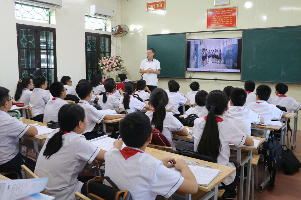 Ứng dụng AI trong giảng dạy tại Trường THCS Trần Đăng Ninh, phường Nam Định góp phần đổi mới phương pháp, nâng cao chất lượng giáo dục. (Ảnh: Thùy Dung/TTXVN) Ứng dụng AI trong giảng dạy tại Trường THCS Trần Đăng Ninh, phường Nam Định góp phần đổi mới phương pháp, nâng cao chất lượng giáo dục. (Ảnh: Thùy Dung/TTXVN)