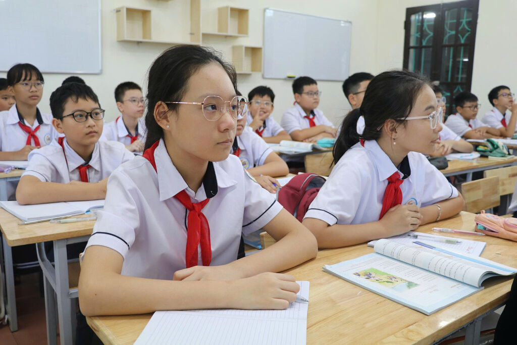 Ứng dụng AI trong giảng dạy tại Trường THCS Trần Đăng Ninh, phường Nam Định góp phần đổi mới phương pháp, nâng cao chất lượng giáo dục. (Ảnh: Thùy Dung/TTXVN) Ứng dụng AI trong giảng dạy tại Trường THCS Trần Đăng Ninh, phường Nam Định góp phần đổi mới phương pháp, nâng cao chất lượng giáo dục. (Ảnh: Thùy Dung/TTXVN)