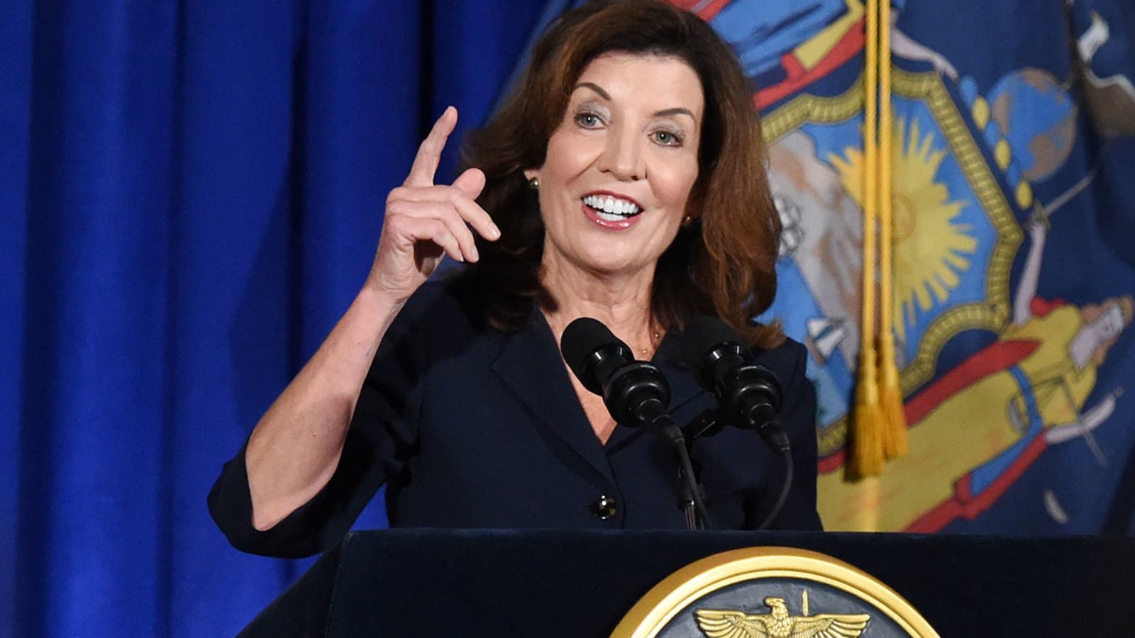 Bà Kathy Hochul - nữ thống đốc đầu tiên của bang New York. (Ảnh: turkiyetoday.com) Bà Kathy Hochul - nữ thống đốc đầu tiên của bang New York. (Ảnh: turkiyetoday.com)