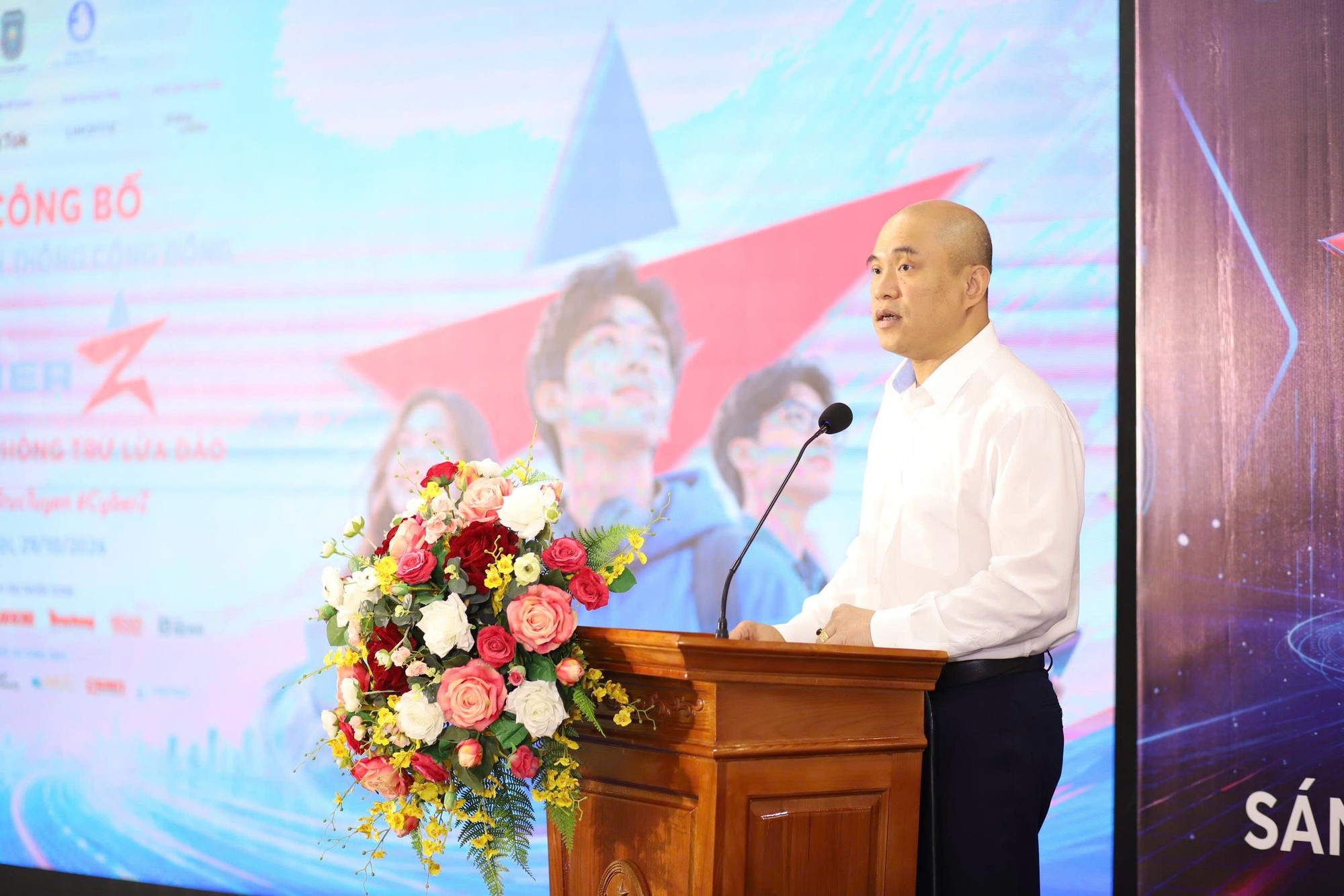 Đại tá Hà Văn Bắc, Phó Cục trưởng Cục An ninh mạng, Bộ Công an phát biểu tại chương trình (Ảnh:&nbsp;XL/Báo Tin tức và Dân tộc)